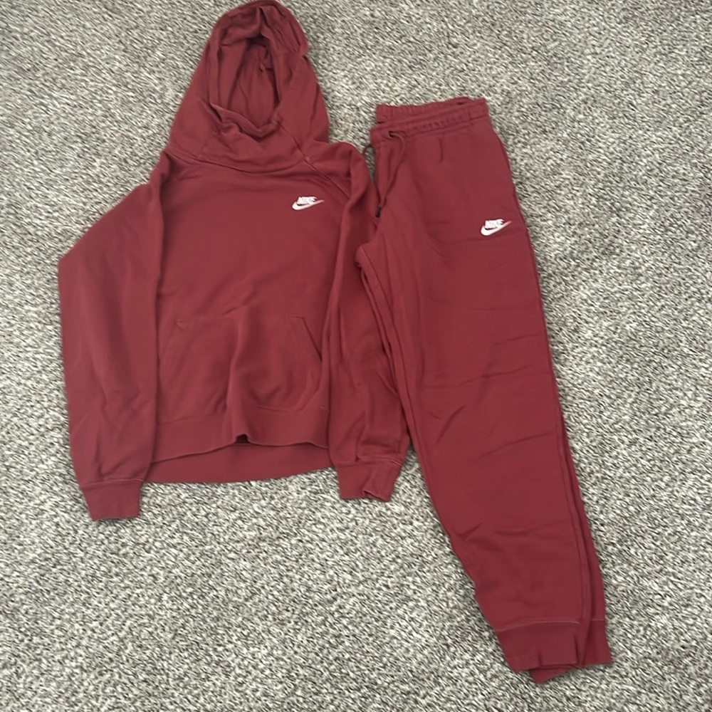 Women’s size medium maroon Nike sweat set